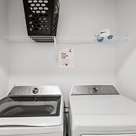 2464 Awesome 4BD Townhouse Located at Storey Lake