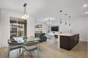 2464 Awesome 4BD Townhouse Located at Storey Lake