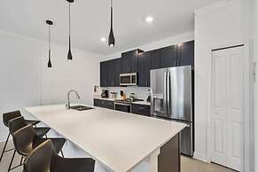 2464 Awesome 4BD Townhouse Located at Storey Lake