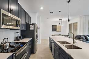 2464 Awesome 4BD Townhouse Located at Storey Lake