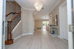 7516 Luxury Home 5BD Perfect for Your Family