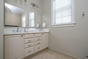 7516 Luxury Home 5BD Perfect for Your Family