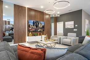 6163 Fantastic Home With 12bd