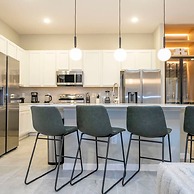 6152 Fantastic Spacious Home for Your Family