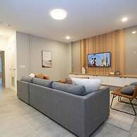 6152 Fantastic Spacious Home for Your Family