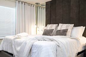 4466 Create Memories in This Cozy 7BR Home With Loved Ones