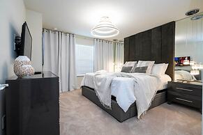 4466 Create Memories in This Cozy 7BR Home With Loved Ones