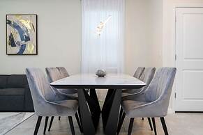 4466 Create Memories in This Cozy 7BR Home With Loved Ones