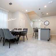 4466 Create Memories in This Cozy 7BR Home With Loved Ones