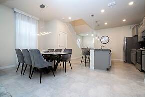 4466 Create Memories in This Cozy 7BR Home With Loved Ones