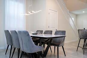 4466 Create Memories in This Cozy 7BR Home With Loved Ones