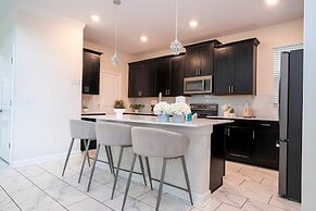 831 Luxurious 5bd and 5bt Perfect for Your Family