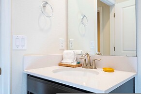 831 Luxurious 5bd and 5bt Perfect for Your Family