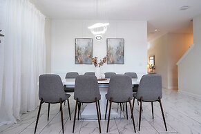 831 Luxurious 5bd and 5bt Perfect for Your Family