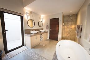 Villa Amanzi Exclusive Bush Living in a Luxury South African Villa