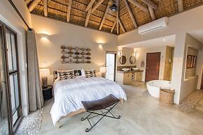 Villa Amanzi Exclusive Bush Living in a Luxury South African Villa