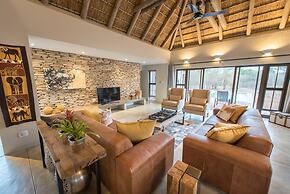 Villa Amanzi Exclusive Bush Living in a Luxury South African Villa