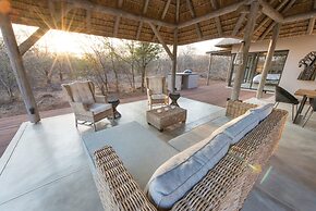 Villa Amanzi Exclusive Bush Living in a Luxury South African Villa