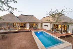Villa Amanzi Exclusive Bush Living in a Luxury South African Villa