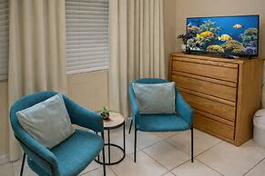 3 Apartments Steps to Beach Free Breakfast