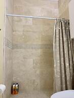 3 Suites BP Steps to Beach Car Value Service