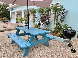 3 Apartments Steps to Beach Free Breakfast