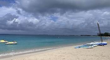 3 Suites BP Steps to Beach Car Value Service