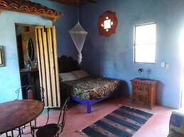 Bohemian Rustic 2-floor Suite, Walk to Plaza/beach