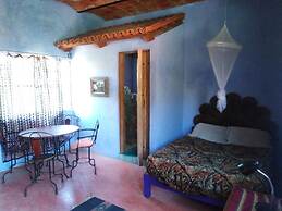 Bohemian Rustic 2-floor Suite, Walk to Plaza/beach