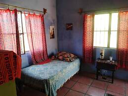 Bohemian Rustic 2-floor Suite, Walk to Plaza/beach