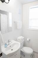 Detached Victorian Style Tiny Home - Long Stays U7