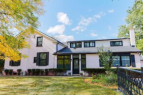 Fully Private 3 Bdrm Suite - The Winchester