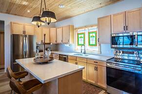 Luxury Lakefront Cottage - The Shining Star