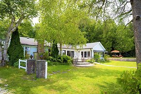 Retro Spacious Cottage - Somewhere in Time