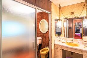 Retro Spacious Cottage - Somewhere in Time