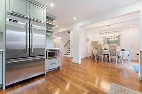 Spacious 2bdrm Home in Burlington