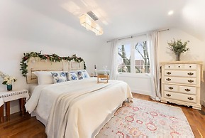 Spacious 2bdrm Home in Burlington