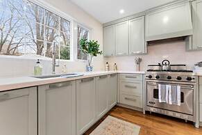 Spacious 2bdrm Home in Burlington