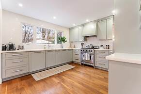 Spacious 2bdrm Home in Burlington