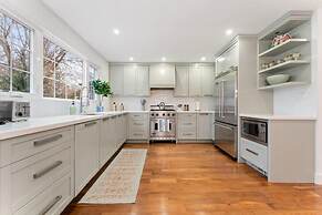 Spacious 2bdrm Home in Burlington