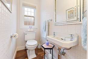 Spacious 2bdrm Home in Burlington