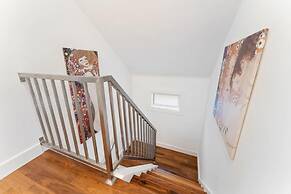 Spacious 2bdrm Home in Burlington