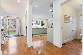 Spacious 2bdrm Home in Burlington