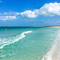 Casa Del Sol Chic 1-br Suite Poolside Bliss for 4