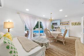 Casa Del Sol Chic 1-br Suite Poolside Bliss for 4