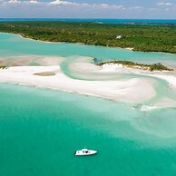 Casa Del Sol Chic 1-br Suite Poolside Bliss for 4