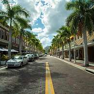 Casa Del Sol Chic 1-br Suite Poolside Bliss for 4