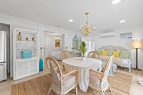 Casa Del Sol Chic 1-br Suite Poolside Bliss for 4