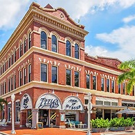 Casa Del Sol Chic 1-br Suite Poolside Bliss for 4
