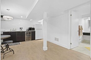 Specious Fully Private Studio apt With Laundry